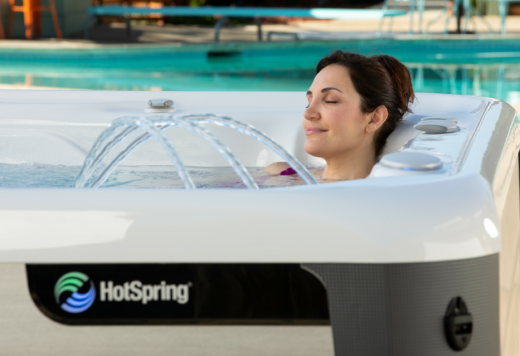 HotSpring-Highlife-Vanguard-2019-Woman relaxing-03